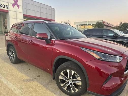 2023 Toyota Highlander Hybrid XLE