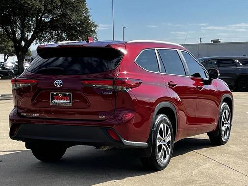 2023 Toyota Highlander Hybrid XLE