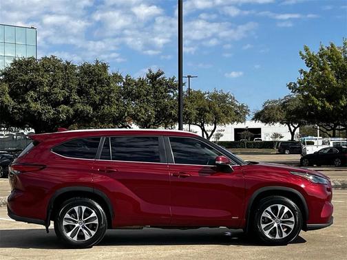2023 Toyota Highlander Hybrid XLE