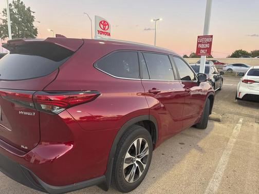 2023 Toyota Highlander Hybrid XLE