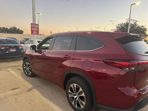 2023 Toyota Highlander Hybrid XLE