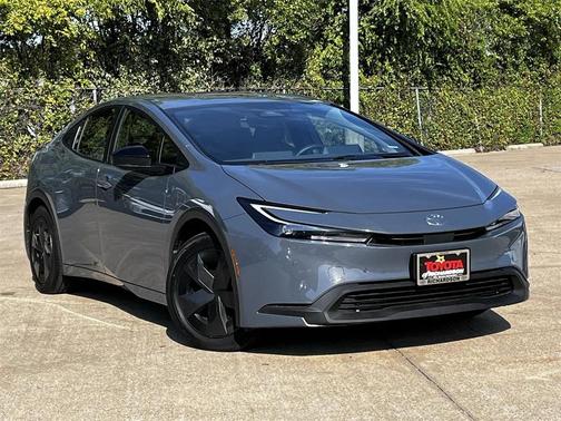 2025 Toyota Prius LE