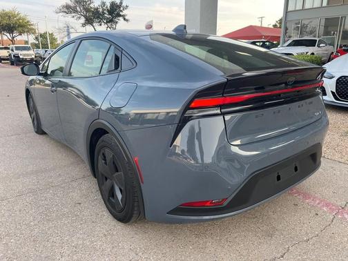 2025 Toyota Prius LE
