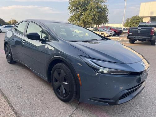 2025 Toyota Prius LE