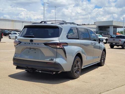 2024 Toyota Sienna LE