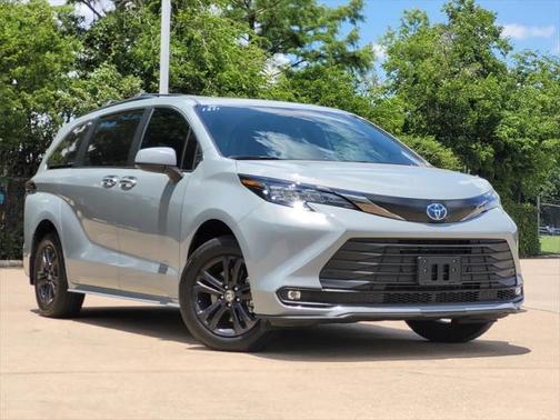 2024 Toyota Sienna LE