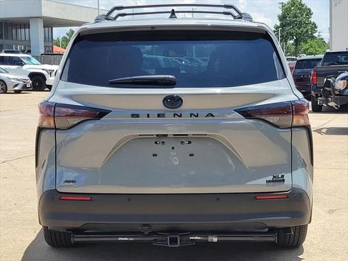 2024 Toyota Sienna LE