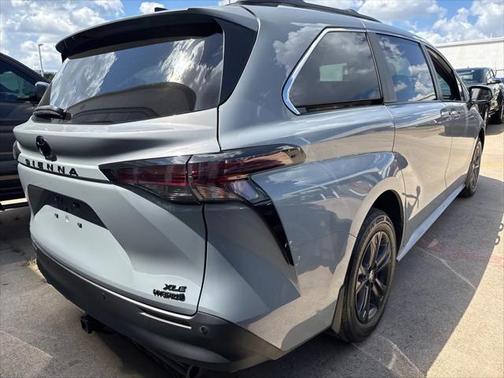2024 Toyota Sienna LE