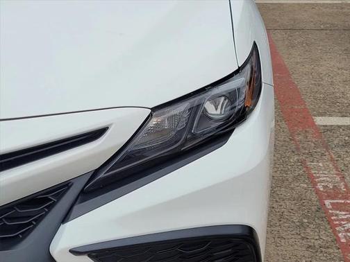 2024 Toyota Camry Hybrid SE