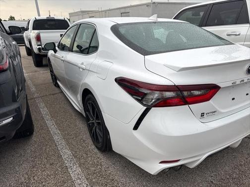 2024 Toyota Camry Hybrid SE