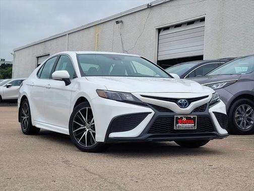 2024 Toyota Camry Hybrid SE
