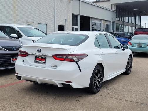 2024 Toyota Camry Hybrid SE