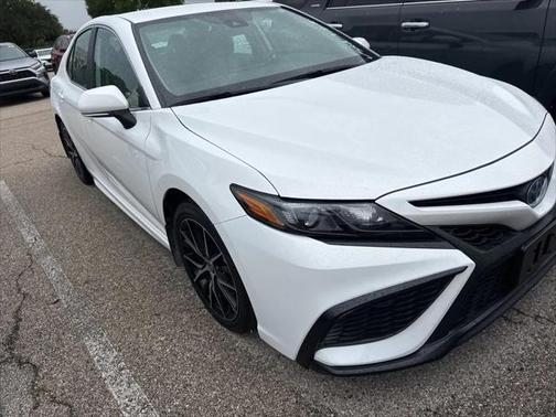 2024 Toyota Camry Hybrid SE