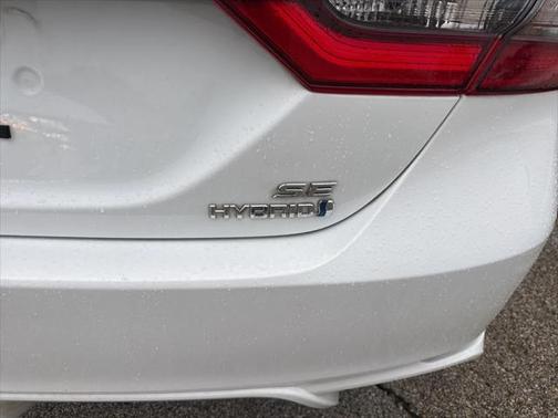 2024 Toyota Camry Hybrid SE