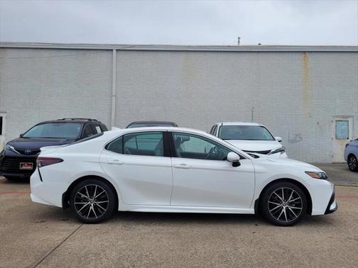 2024 Toyota Camry Hybrid SE