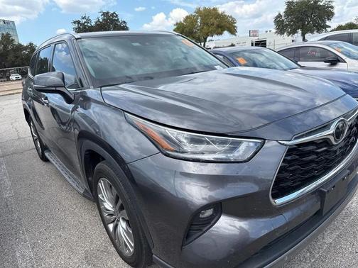 2022 Toyota Highlander Platinum