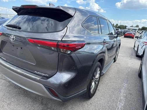 2022 Toyota Highlander Platinum