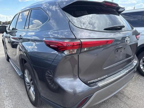 2022 Toyota Highlander Platinum