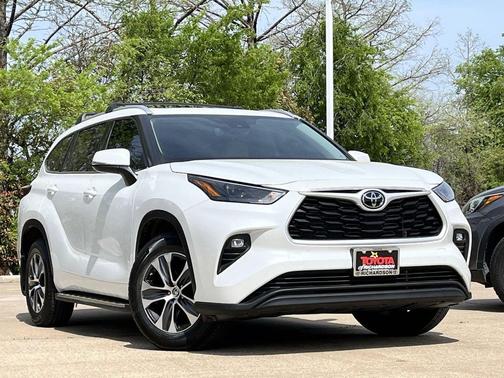 Wind Chill Pearl 2022 Toyota Highlander XLE