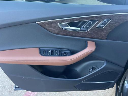 2024 Audi Q8 55 Premium Plus