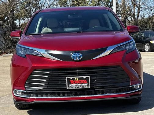 2024 Toyota Sienna XLE