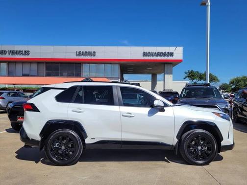 2024 Toyota RAV4 Hybrid SE