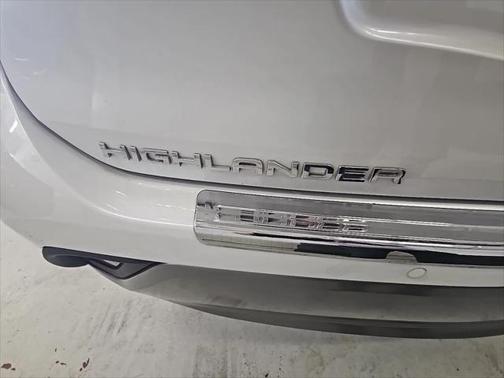 2023 Toyota Highlander Hybrid Platinum