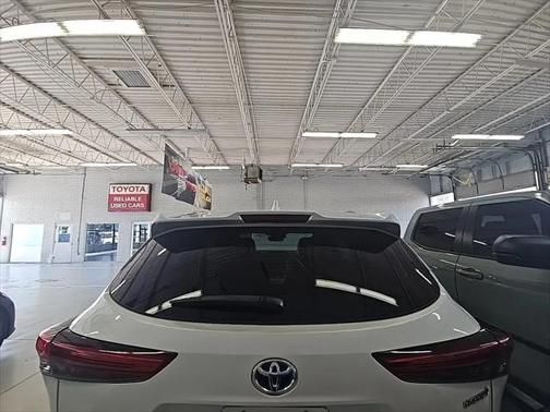 2023 Toyota Highlander Hybrid Platinum