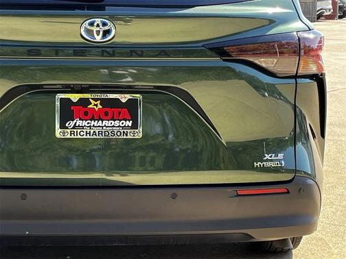 2024 Toyota Sienna XLE 8 Passenger