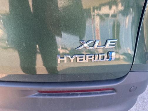 2024 Toyota Sienna XLE 8 Passenger