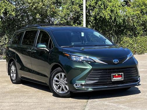 2024 Toyota Sienna XLE 8 Passenger