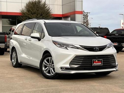 2022 Toyota Sienna Platinum