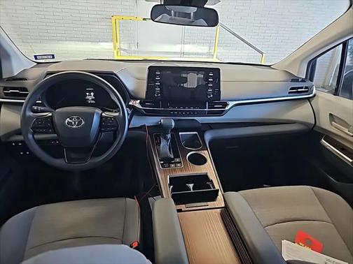 2023 Toyota Sienna LE