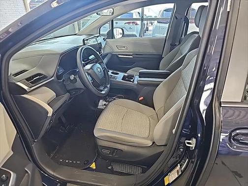 2023 Toyota Sienna LE