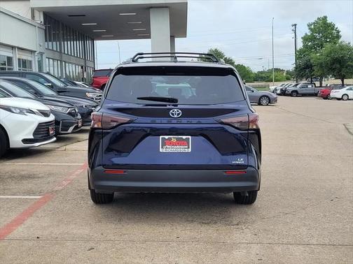 2023 Toyota Sienna LE