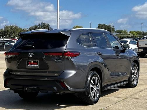 2023 Toyota Highlander Hybrid XLE
