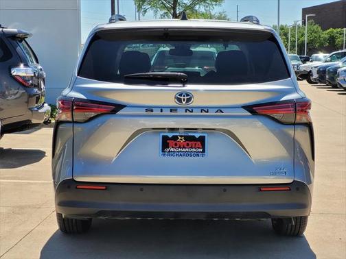 2021 Toyota Sienna XLE 8 Passenger