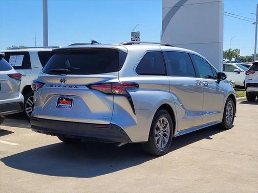 2021 Toyota Sienna XLE 8 Passenger
