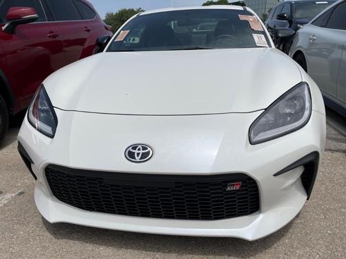 Photo 2 of 14 of 2022 Toyota GR86 Premium