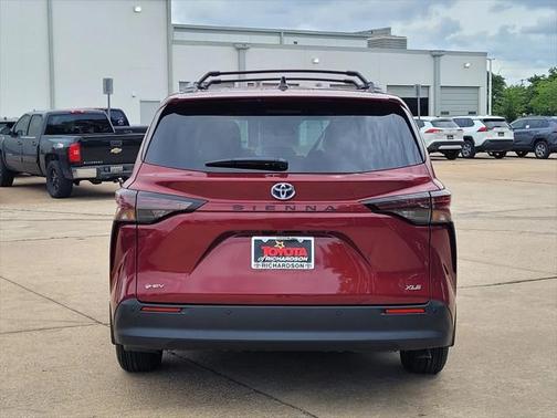 2025 Toyota Sienna XLE 8 Passenger