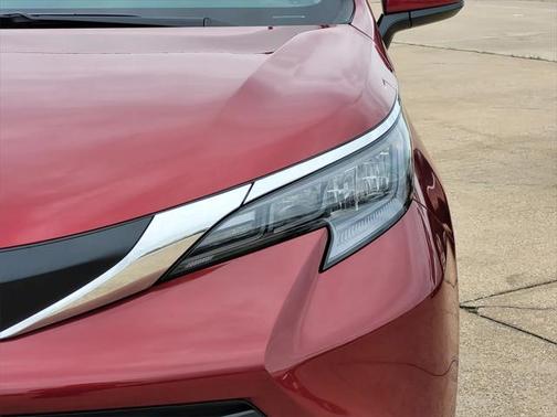 2025 Toyota Sienna XLE 8 Passenger