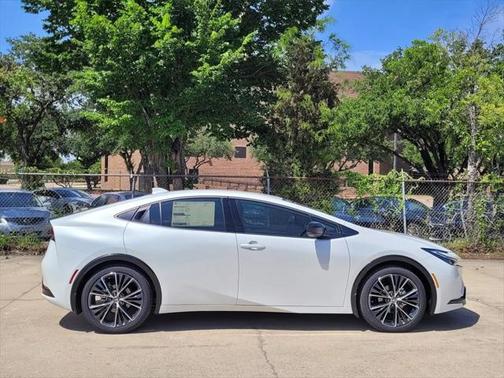 2025 Toyota Prius XLE