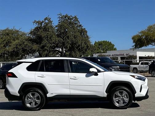 2024 Toyota RAV4 Hybrid LE