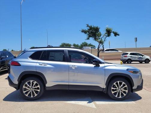 2025 Toyota Corolla Cross XLE
