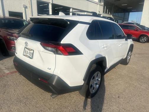2020 Toyota RAV4 LE