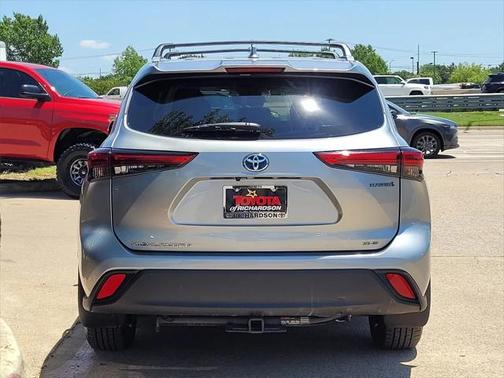 2022 Toyota Highlander Hybrid XLE