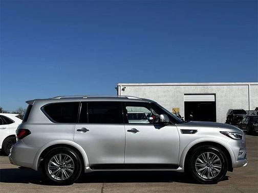 2021 INFINITI QX80 Luxe