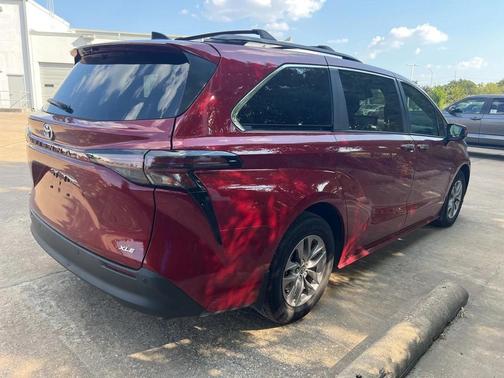 2025 Toyota Sienna XLE 8 Passenger