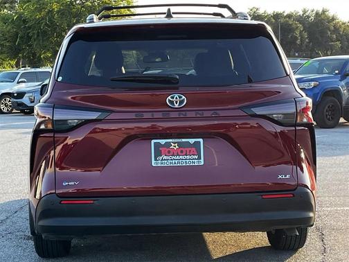 2025 Toyota Sienna XLE 8 Passenger
