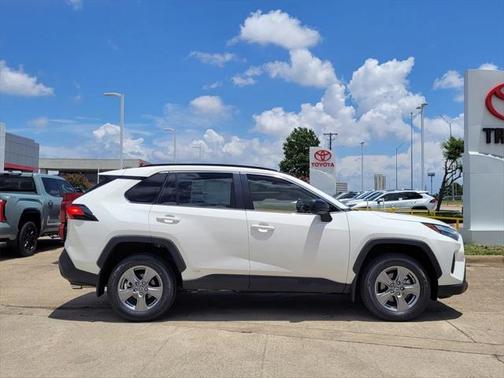 2025 Toyota RAV4 Hybrid LE